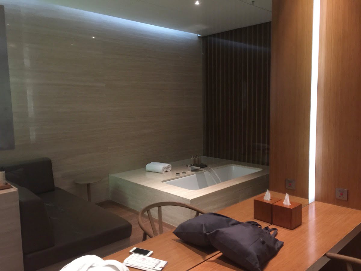 cx_f_lounge_hkg_cabana