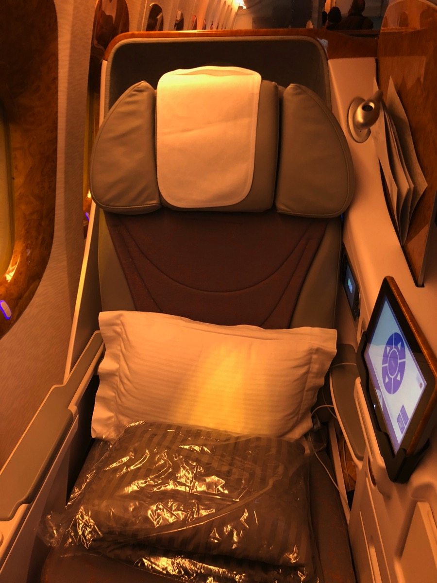 emirates-b777-300-business-class007