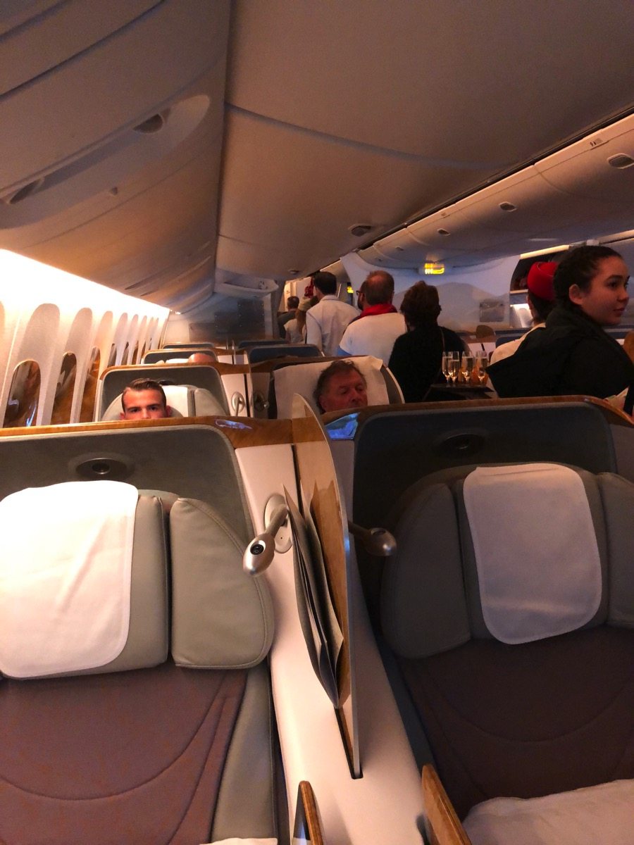 emirates-b777-300-business-class013