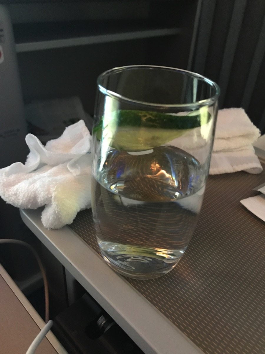 ca-first-class-787-9-water-with-lime